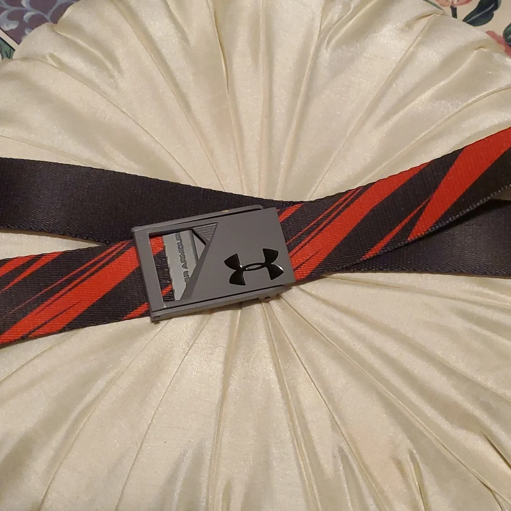 UNDERARMOUR BELT. 36 in.